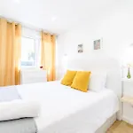 Apartment Artistic 2-bedroom With Courtyard *