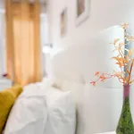 Artistic 2-bedroom With Courtyard Apartment