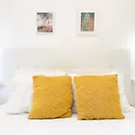 Artistic 2-bedroom With Courtyard