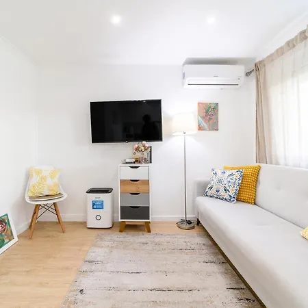 Artistic 2-bedroom With Courtyard Lisbon