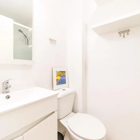 Artistic 2-bedroom With Courtyard アパート *