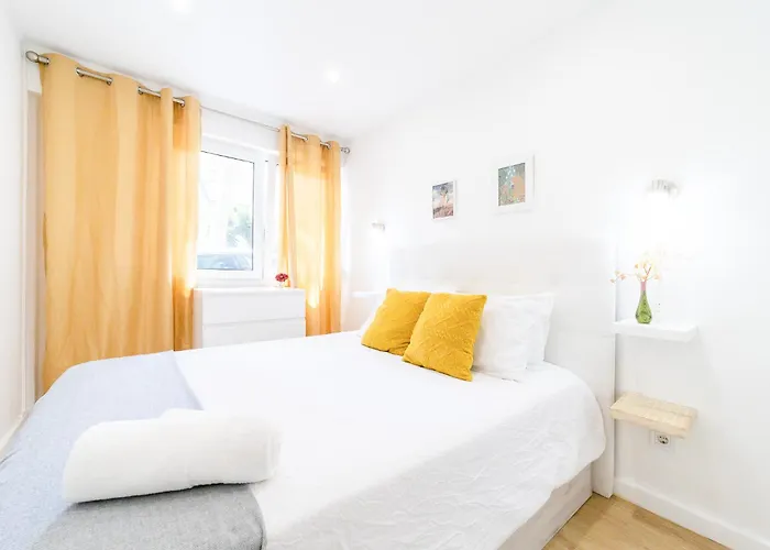 Apartment Artistic 2-bedroom With Courtyard *