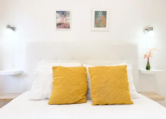 Artistic 2-bedroom With Courtyard