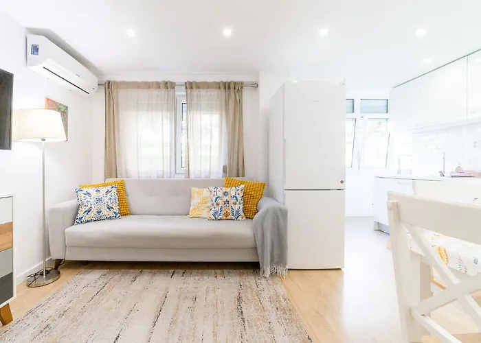 Artistic 2-bedroom With Courtyard